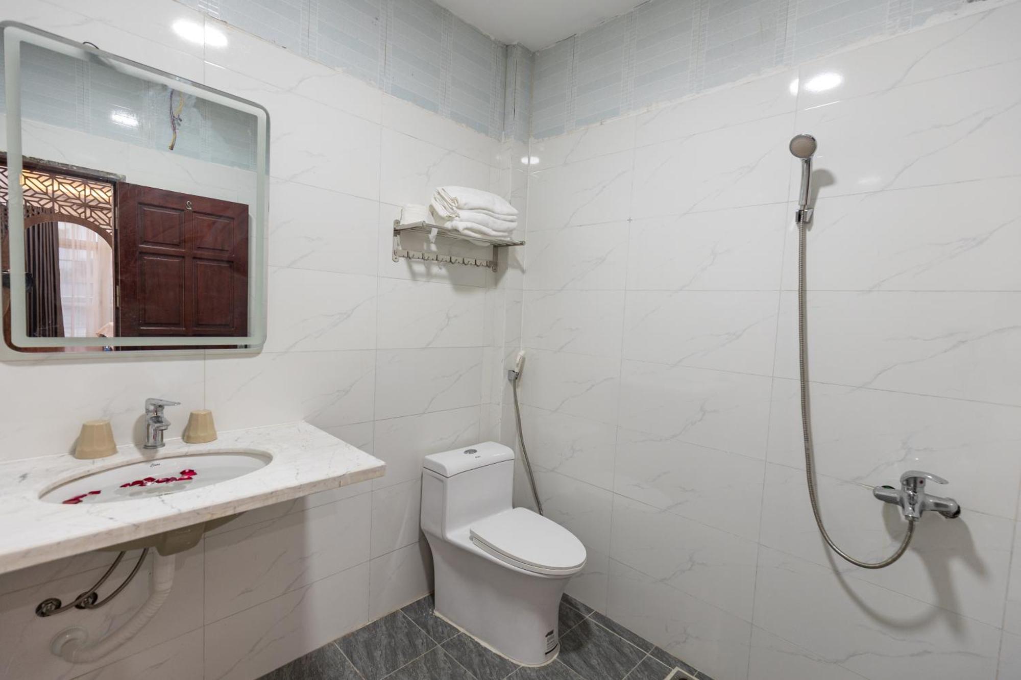 Hoang Gia Hotel Dong Anh ภายนอก รูปภาพ