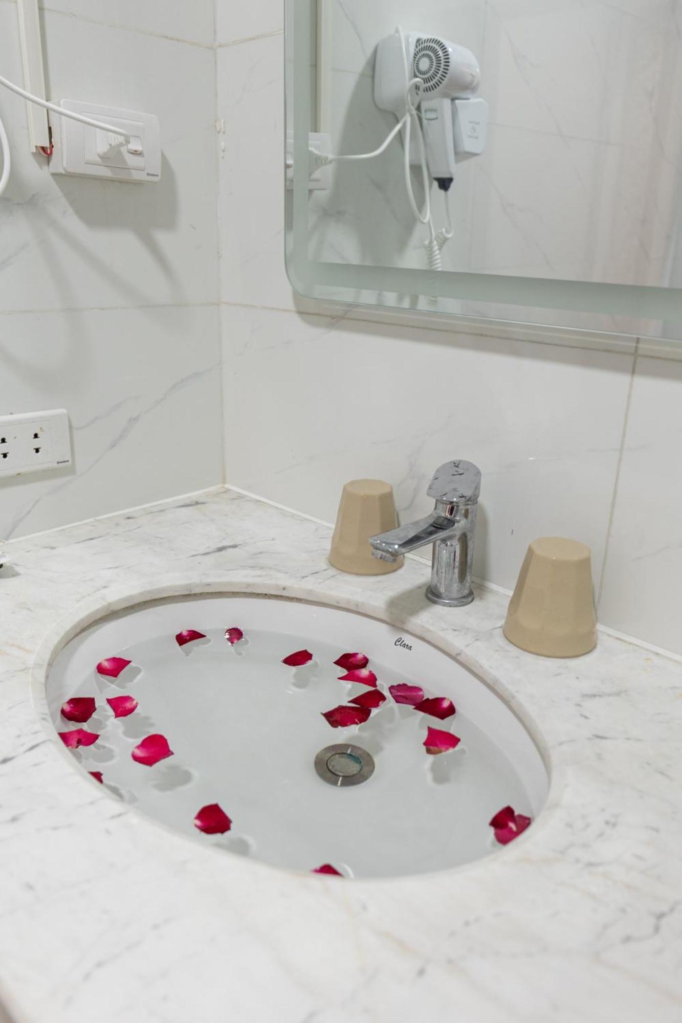 Hoang Gia Hotel Dong Anh ภายนอก รูปภาพ